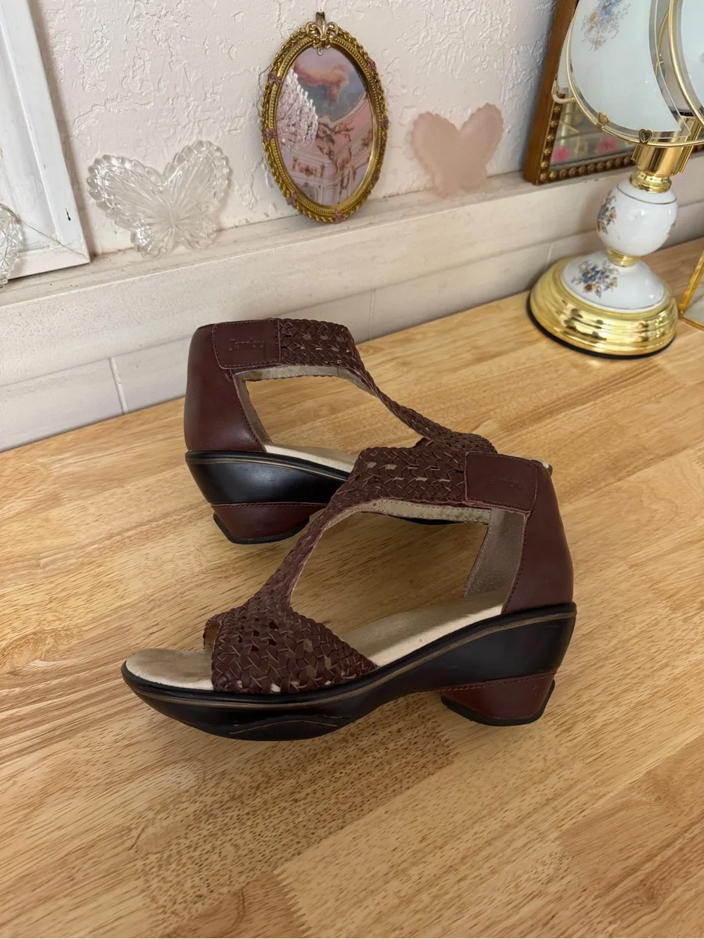 Whimsical 2000’s Jambu Brown Woven Leather Sport Wedge Sandals Size 9 Comfort